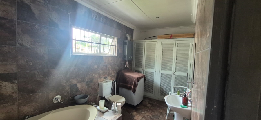 5 Bedroom Property for Sale in Greenfields Eastern Cape